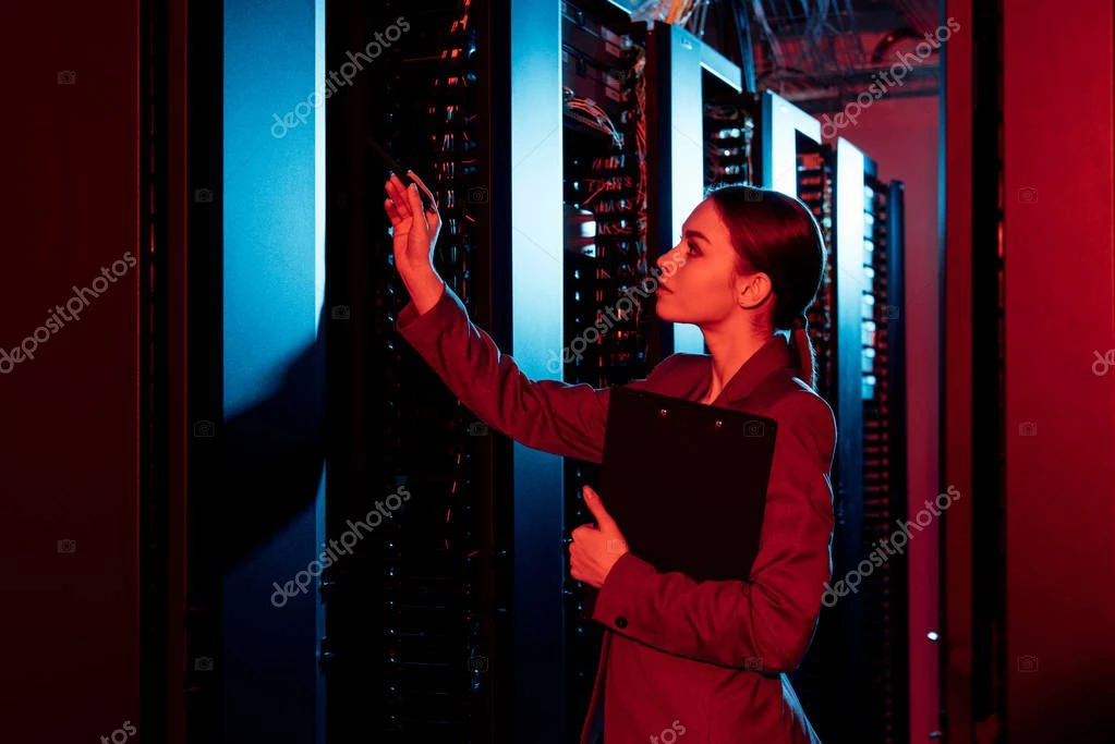 Data centre corridor with redundant server infrastructure